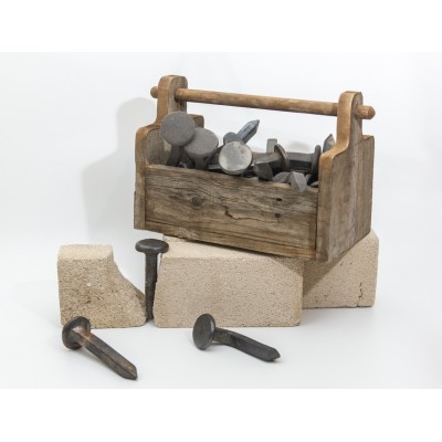 Διακοσμητικά κεραμικά καρφιά