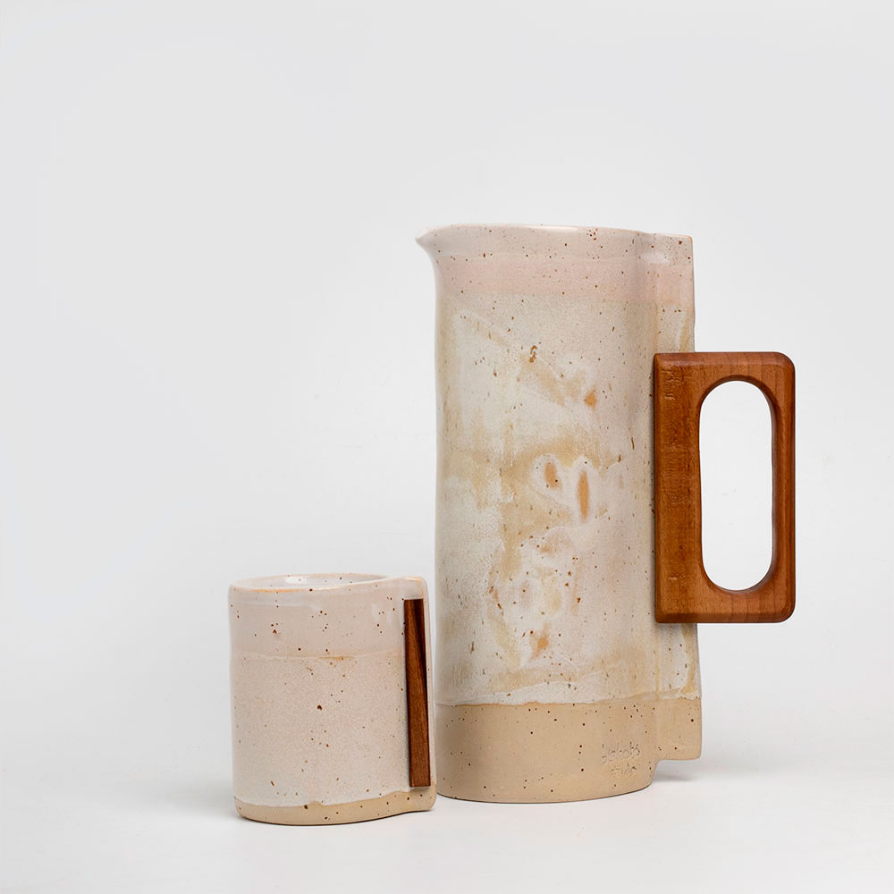 Σετ κεραμική κανάτα "δάκρυ" και 4 ποτήρια με ξύλινες λεπτομέρειες Χειροποίητα χρηστικά αντικείμενα