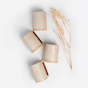 Σετ κεραμική κανάτα "δάκρυ" και 4 ποτήρια με ξύλινες λεπτομέρειες Χειροποίητα χρηστικά αντικείμενα