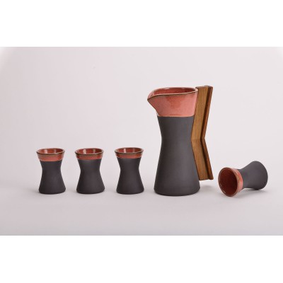 Σετ κεραμική κανάτα "κλεψύδρα" με χερούλι καρυδιά και 4 ποτήρια