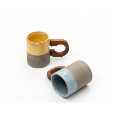 Κεραμική κούπα "IRIS" γκρι, με ξύλινο χερούλι καρυδιά
