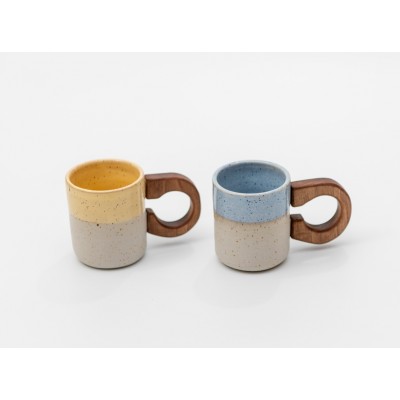 Κεραμική κούπα "IRIS" μπεζ, με ξύλινο χερούλι καρυδιά