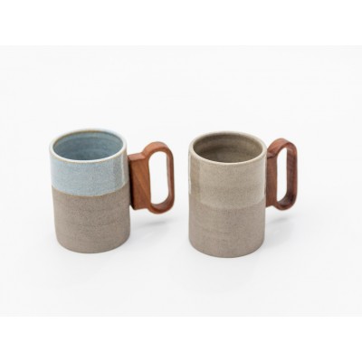 Κεραμική κούπα "KRINI" γκρι, με ξύλινο χερούλι καρυδιά