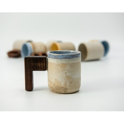 Κεραμική κούπα "THETIS" μπεζ, με ξύλινο χερούλι καρυδιά