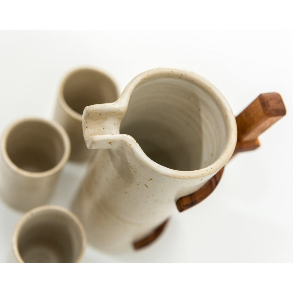 Σετ κεραμική κανάτα "κύλινδρος" με χερούλι καρυδιά και 4 ποτήρια  Χειροποίητα χρηστικά αντικείμενα