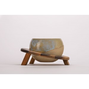 Κεραμική σαλατιέρα Κρόνος με ξύλινη βάση καρυδιά Χειροποίητα χρηστικά αντικείμενα