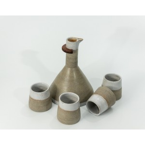 Σετ κεραμική κανάτα "χημείου" με χερούλι καρυδιά και 4 ποτήρια  Χειροποίητα χρηστικά αντικείμενα